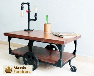 Nat�rliche h�lzerne Couchtische