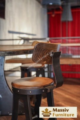 Hocker und Bank