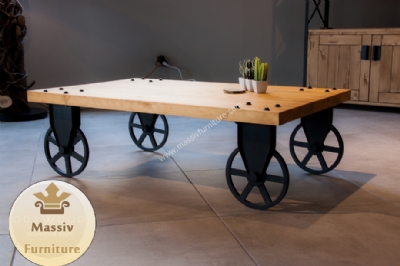 Nat�rliche h�lzerne Couchtische